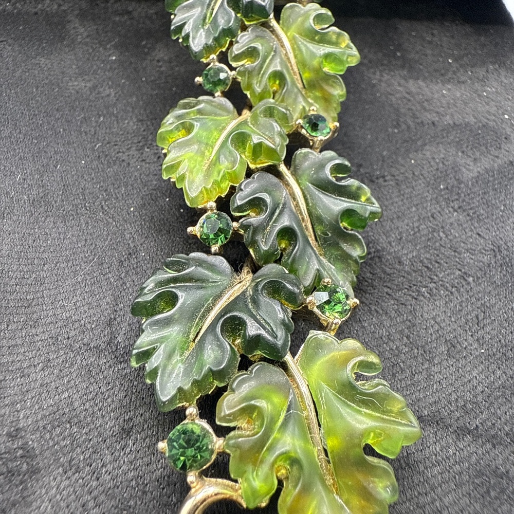 Lisner Green molded jelly Oak leaf bracelet